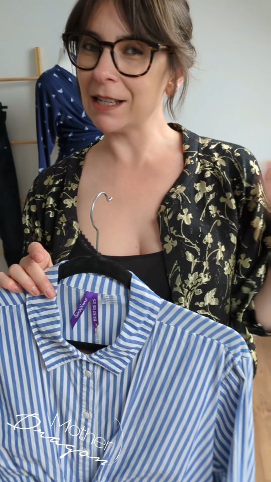 Members have you done your homework? 😂

#motherdragronireland #maternitywardrobe #newstokcoming #sustainablemum #pregnancyoutfits #stylishmama #outfitideas #breastfeedingclothes #seraphinematernity #seraphine #hmmama #hmmaternity