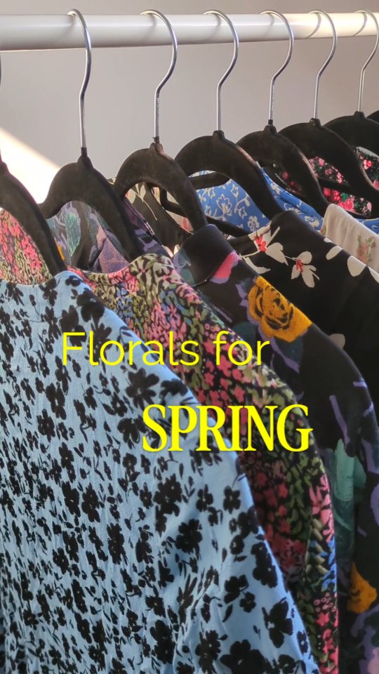Florals for spring, absolutely!

Remember there are no rules when it comes to your wardrobe. Wear what you like, when you like and have fun wearing clothes that fit your body and style.

See anything you like? DM for details on these fabulous floral pieces.

#motherdragonireland #maternitywardrobe #pregnqncyoutfits