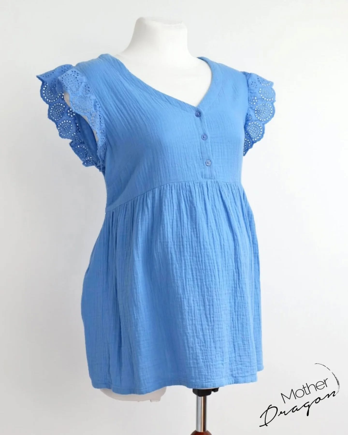 JoJo Maman Bébé is coming in strong for this week's drop.

This beautiful soft cotton top with broderie anglaise sleeves can be easily worn with jeans, shorts, trousers and skirts. A great addition for your maternity wardrobe.

Available to shop now.

#motherdragonireland #maternitywardrobe #pregnancyfashion #irishmums #prelovedfashion