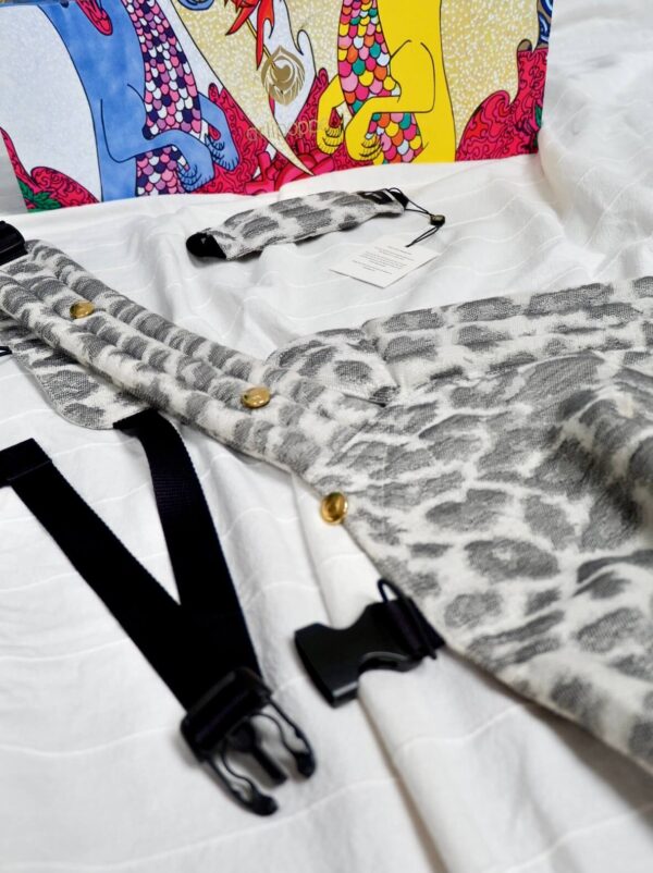 Artipoppe Zeitgeist Leopard Baby Carrier - Image 2