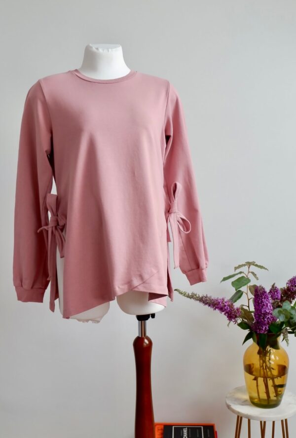 Image of dusty pink maternity sweatshirt on a mannequin
